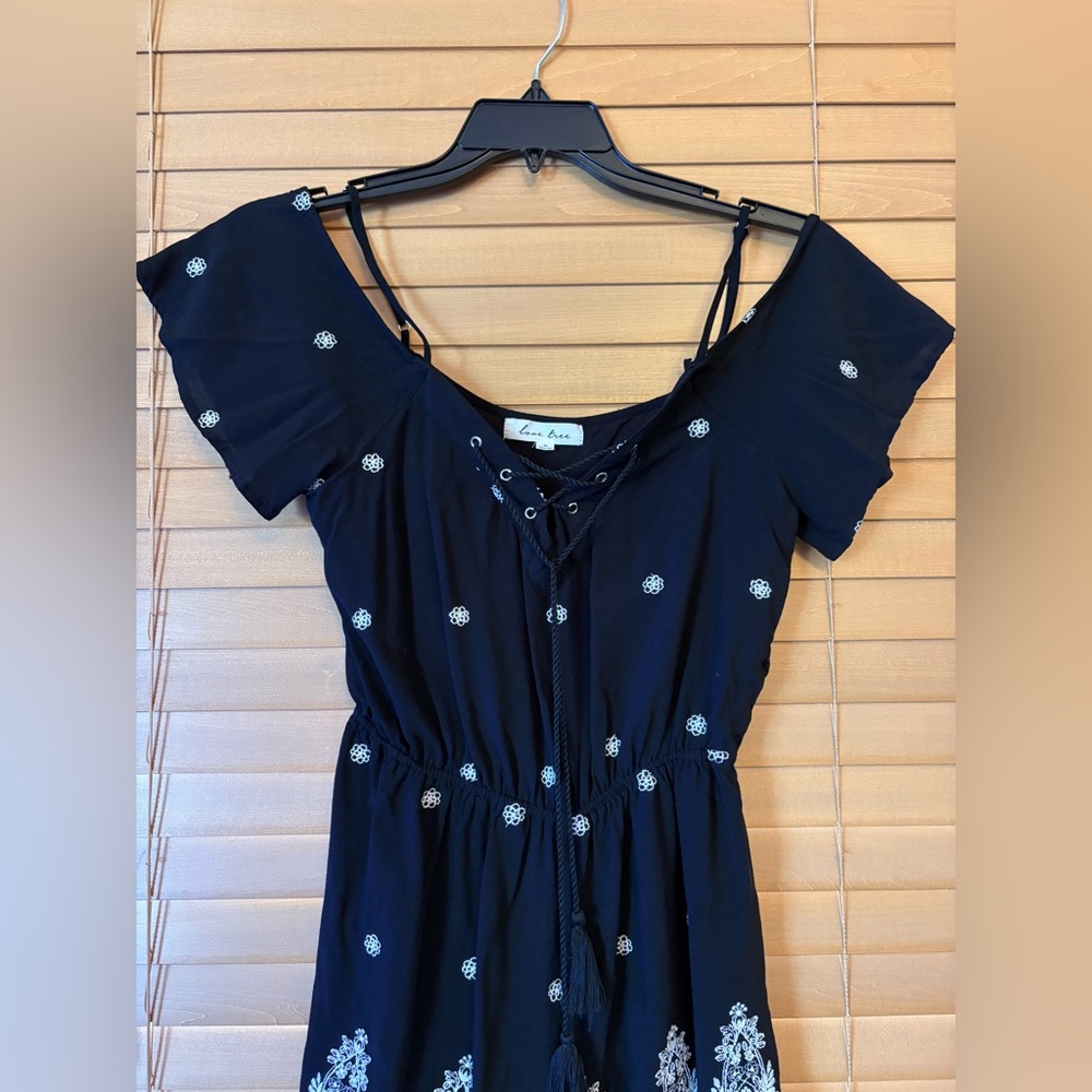 Love Tree NWOT Black Short Sleeve Tie Front with tassels Jumpsuit. Size medium - Picture 4 of 10